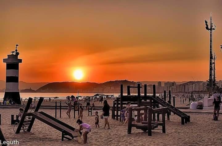 Sala Living Em Predio Familiar Na Av Da Praia Сантос Экстерьер фото